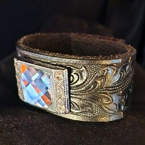 Black leather breacelet